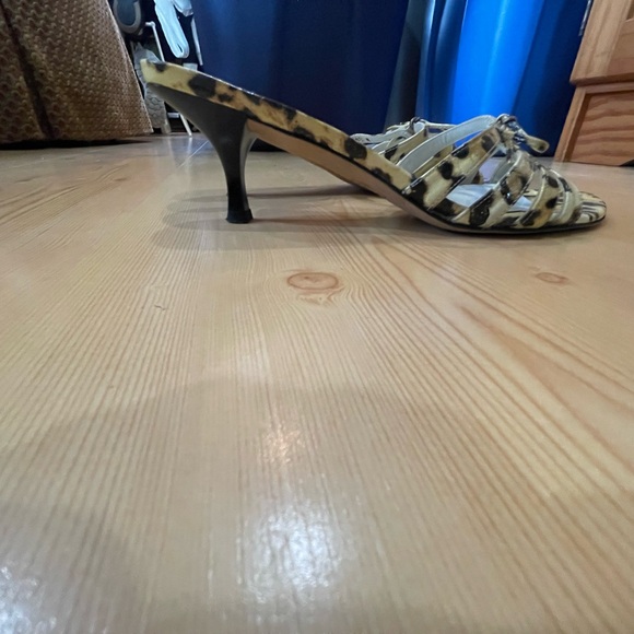Stuart Weitzman Tan and Black Kitten Heels & Leopard Design  🐆 - Picture 4 of 6